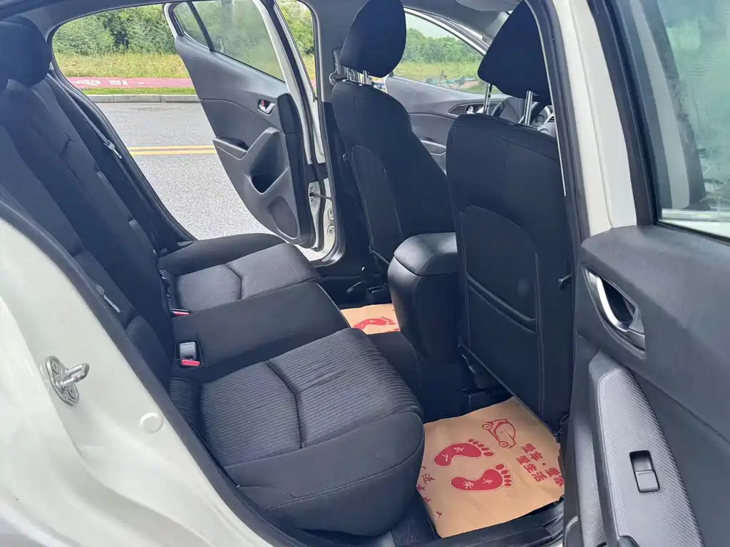 Mazda 3 Axela 2015