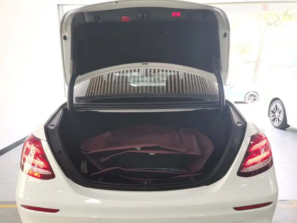Mercedes-Benz E-Class 2021 — фото 10