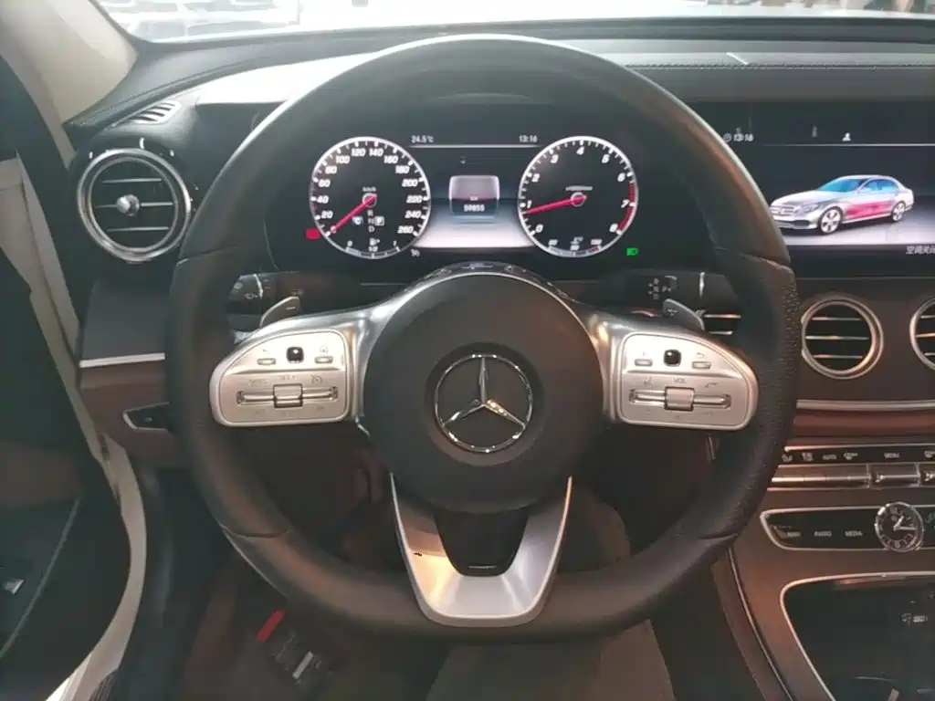 Mercedes-Benz E-Class 2020 — фото 11