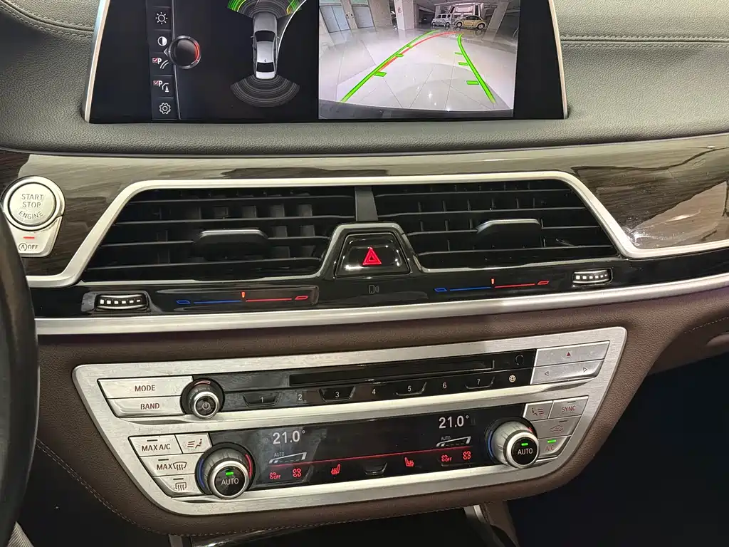 BMW 7 Series 2016 — фото 11