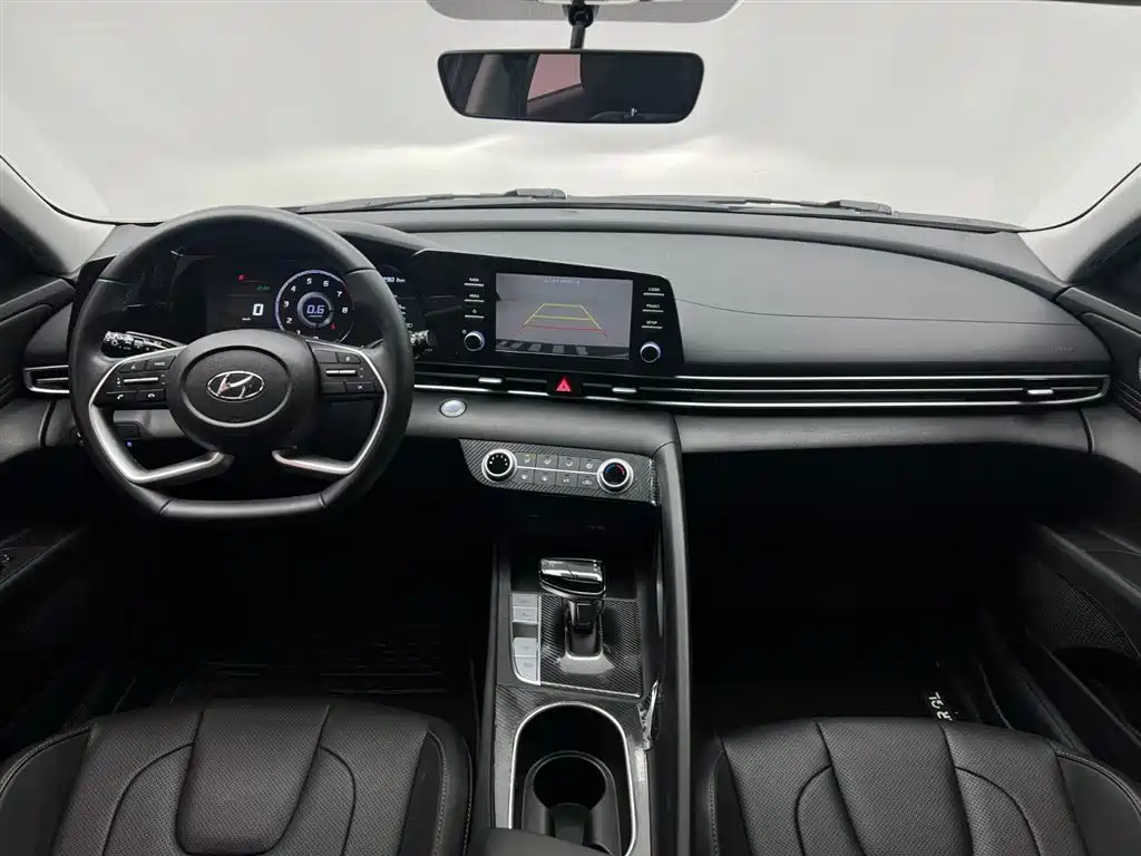 Hyundai Elantra 2022 — фото 20