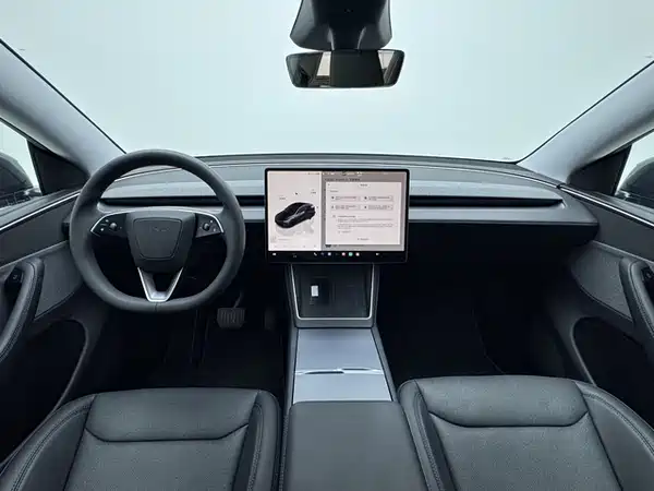 Tesla Model Y 2025