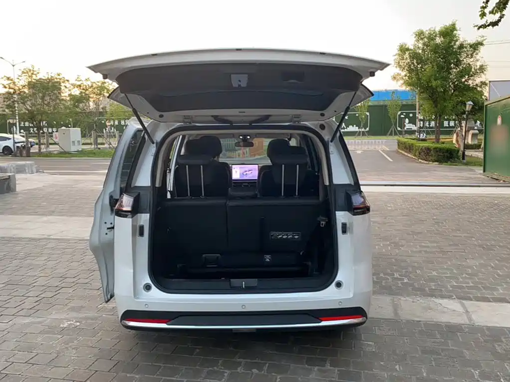 GAC Motor E8 PHEV 2024 — фото 14