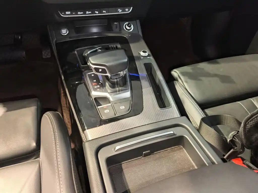 Audi Q5L 2023 — фото 10