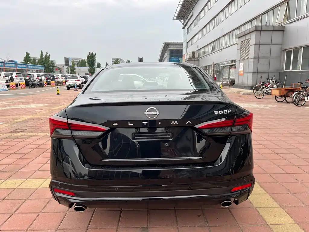 Nissan Teana 2023