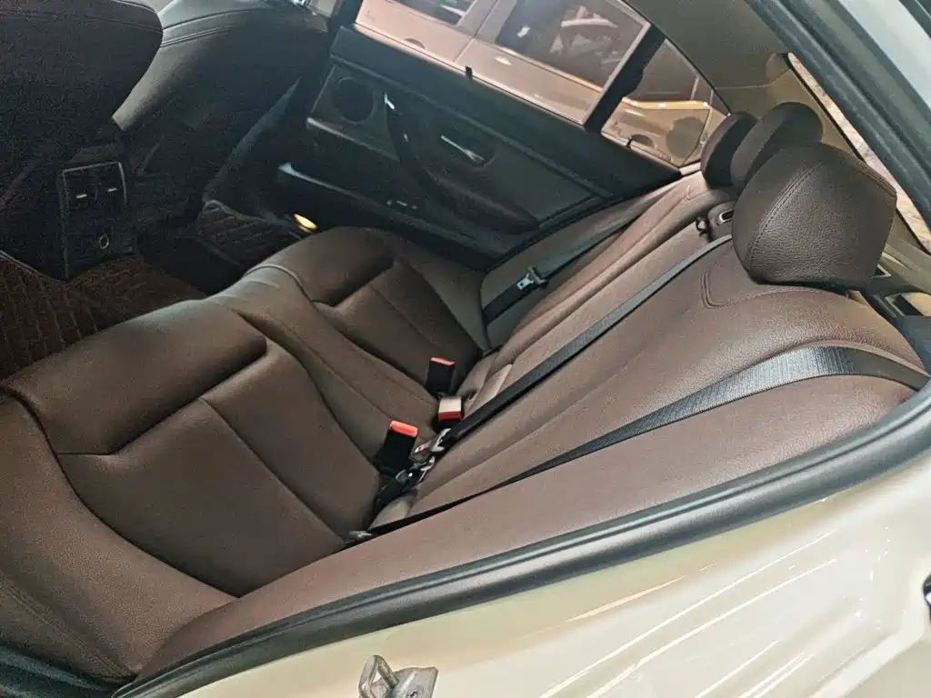 BMW 3 Series 2018 — фото 13