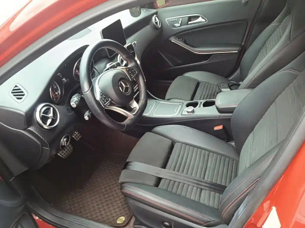 Mercedes-Benz A-Class 2017 — фото 15