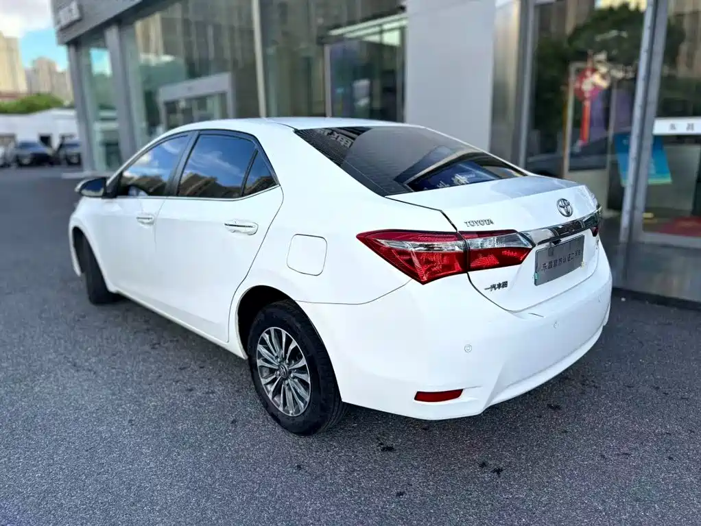 Toyota Corolla 2017 — фото 2