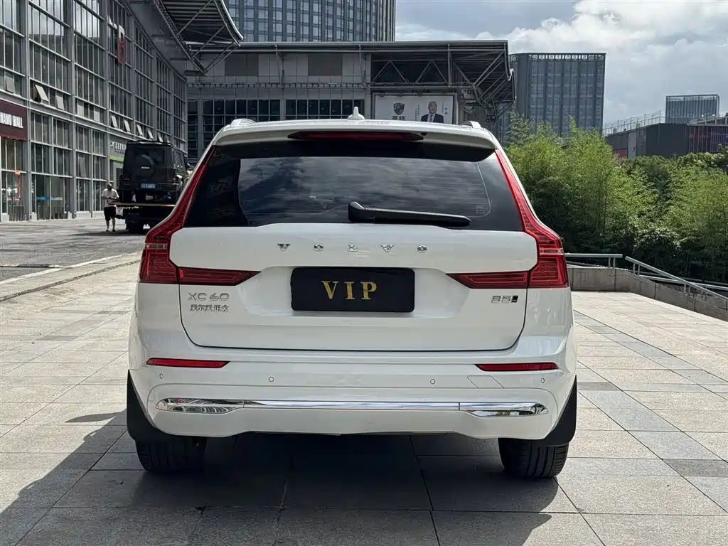 Volvo XC60 2022 — фото 4