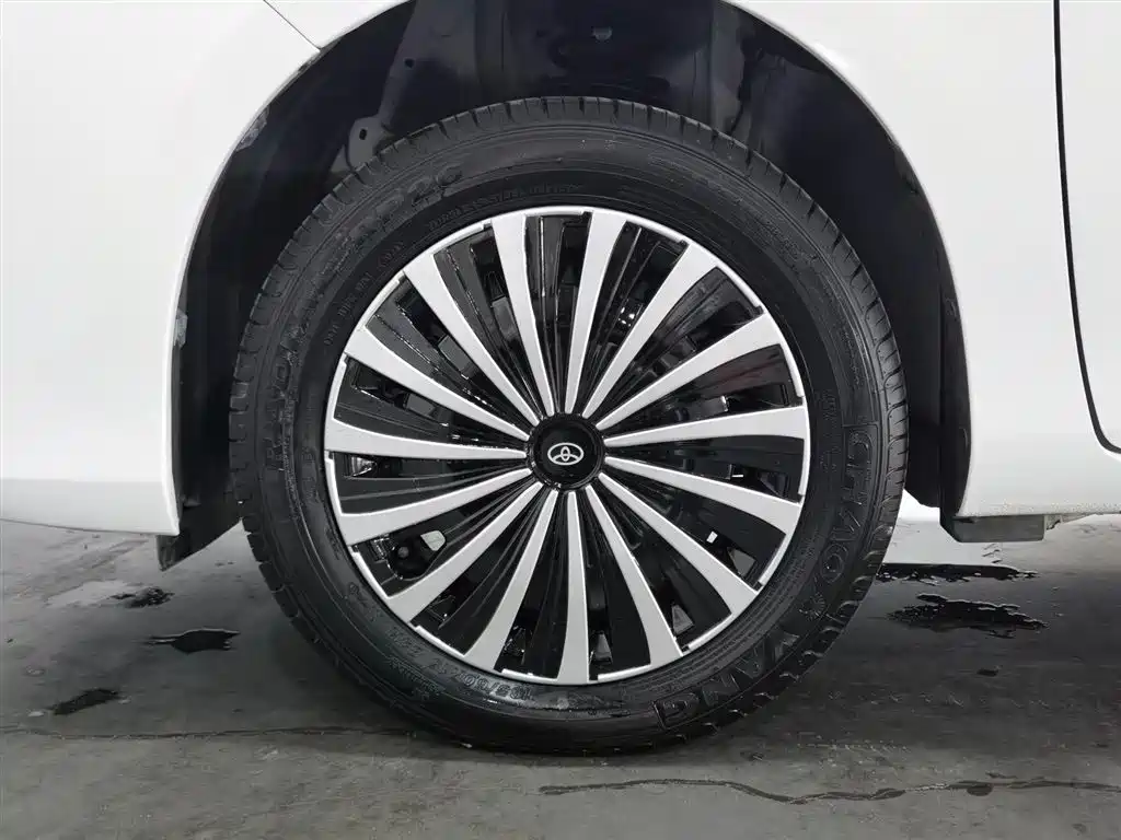 Toyota Yaris L 2019 — фото 12