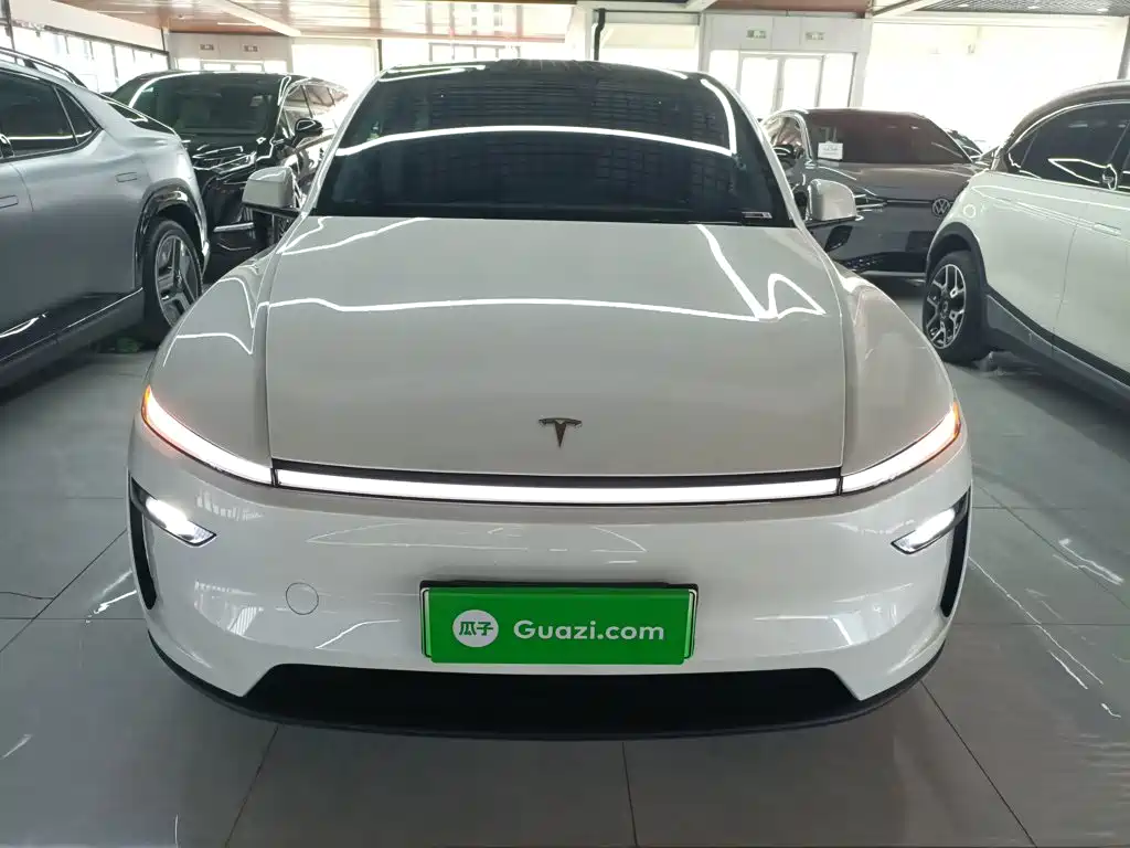 Tesla Model Y 2025