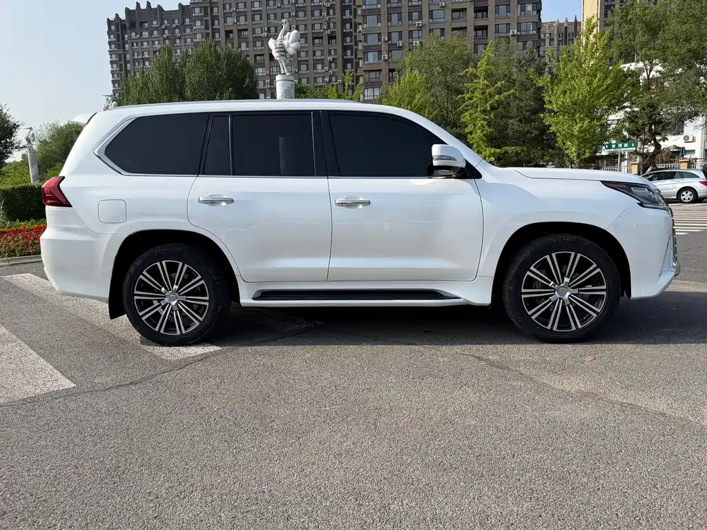 Lexus LX 2019 — фото 8