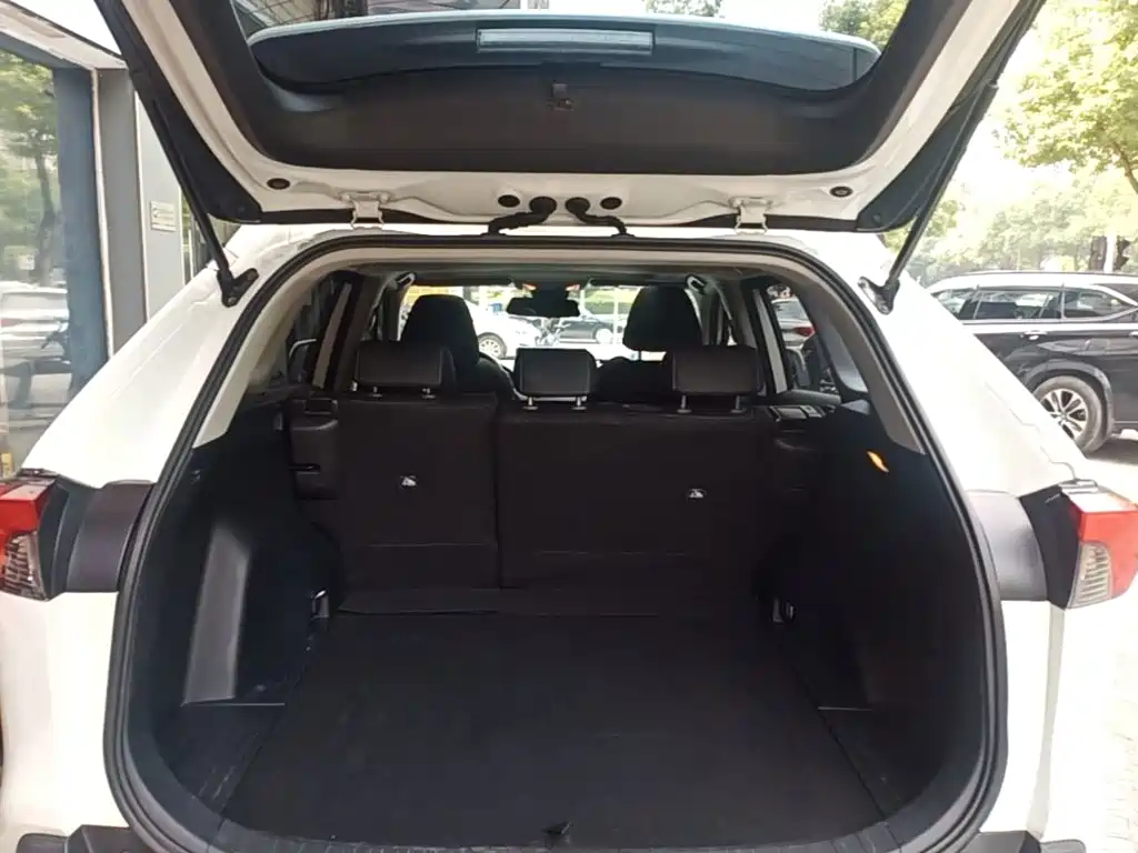 Toyota RAV4 2020 — фото 19