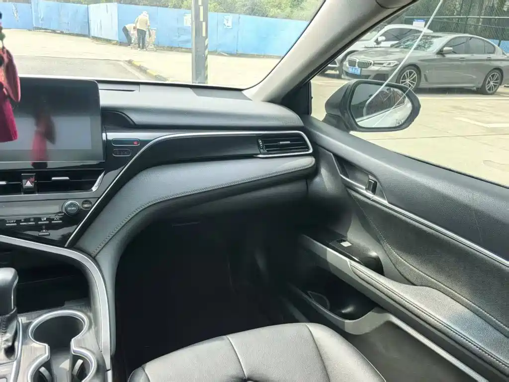 Toyota Camry 2022 — фото 2