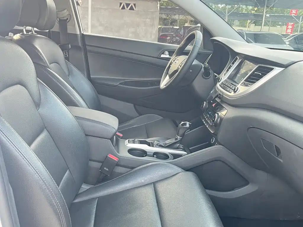 Hyundai Tucson 2018 — фото 8