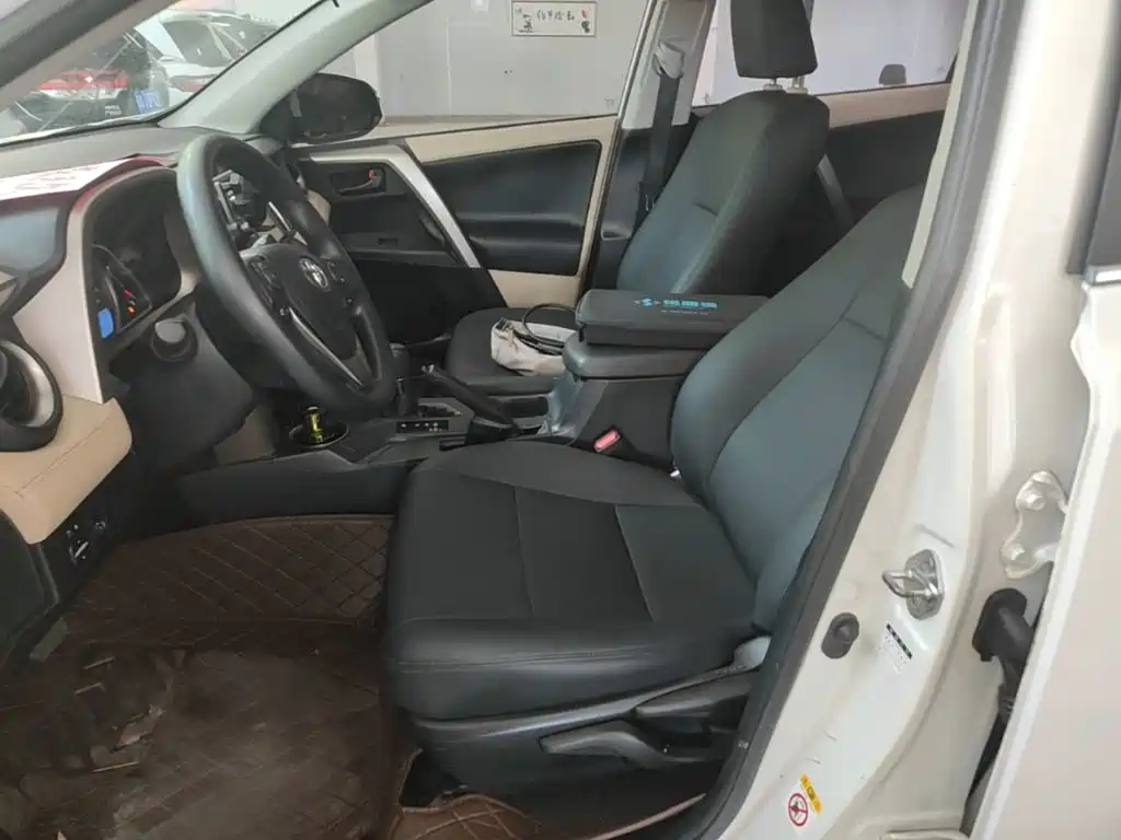 Toyota RAV4 2016 — фото 15
