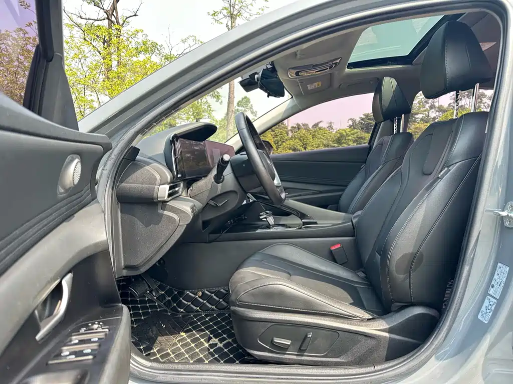 Hyundai Elantra 2021 — фото 11