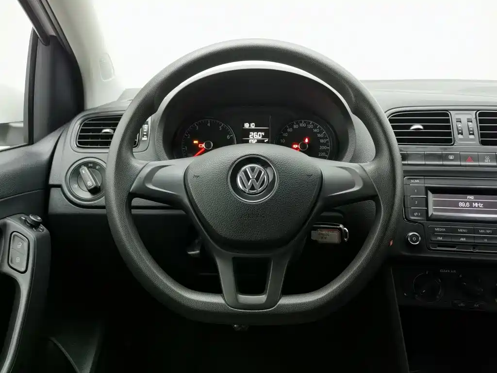 Volkswagen Polo 2018 — фото 11