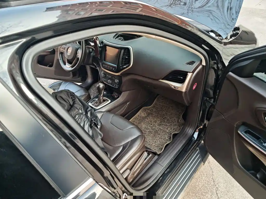Jeep Cherokee 2015 — фото 20
