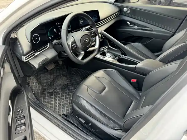 Hyundai Elantra 2023