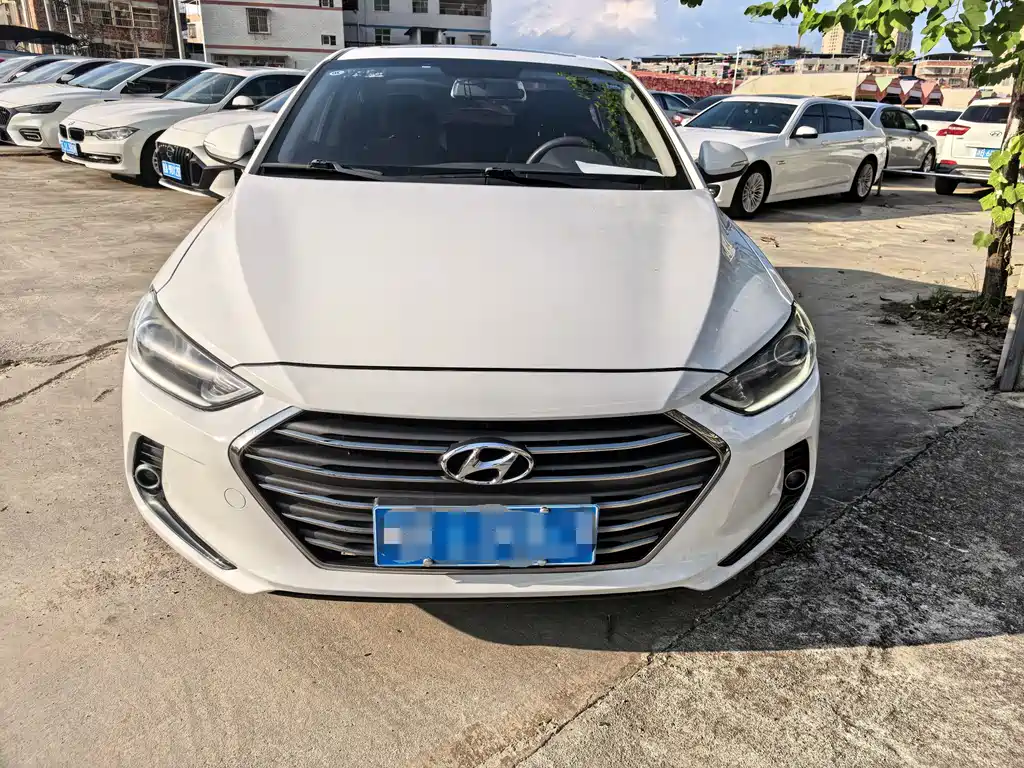 Hyundai Elantra 2019 — фото 2