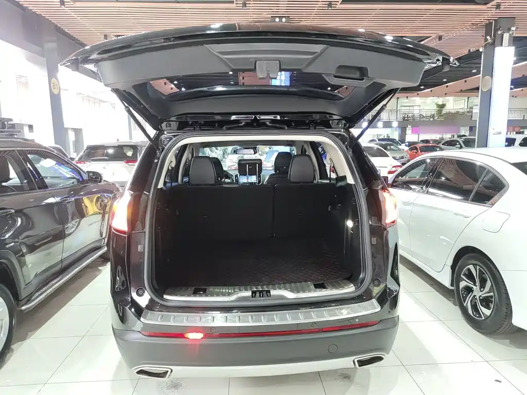 Ford Edge 2018 — фото 19