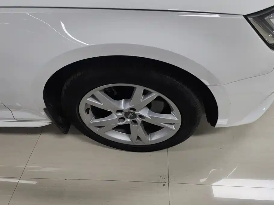 Audi A4L 2018