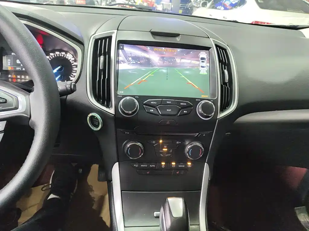 Ford Edge 2018 — фото 13
