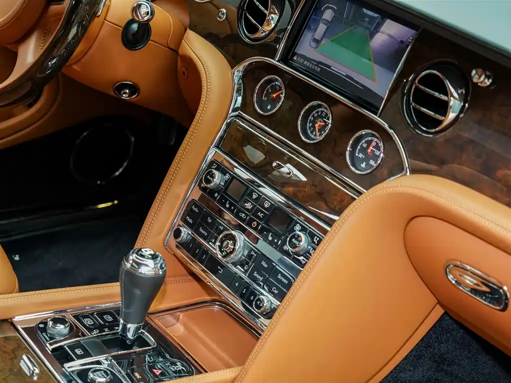 Bentley Mulsanne 2020 — фото 17