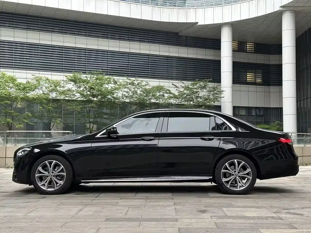 Mercedes-Benz E-Class 2022