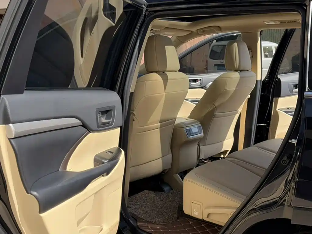 Toyota Highlander 2018 — фото 12