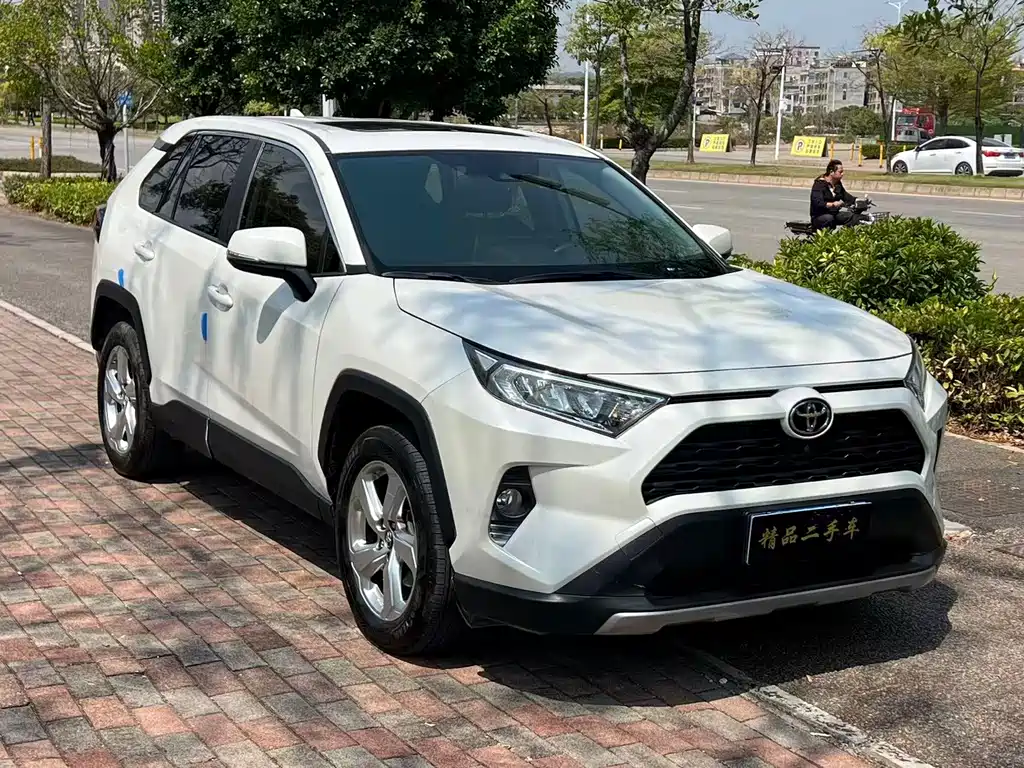 Toyota RAV4 2020 — фото 3