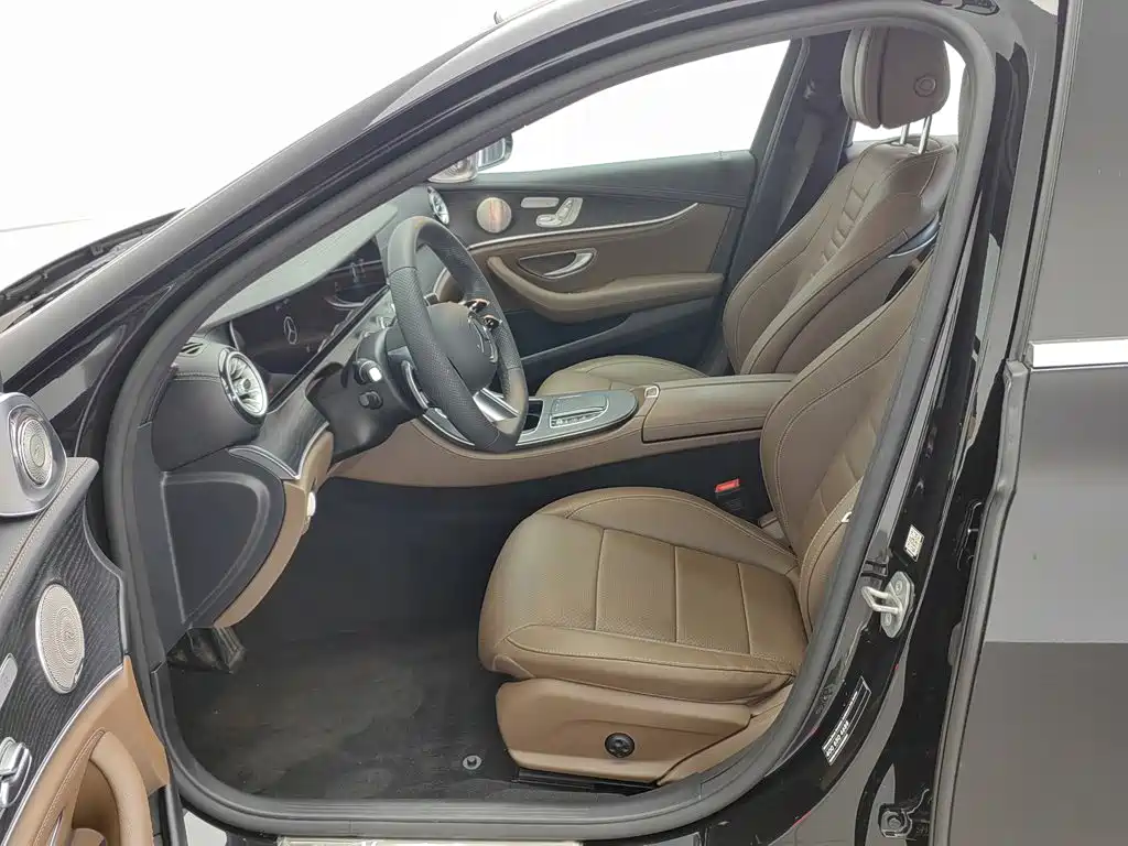 Mercedes-Benz E-Class 2023 — фото 10