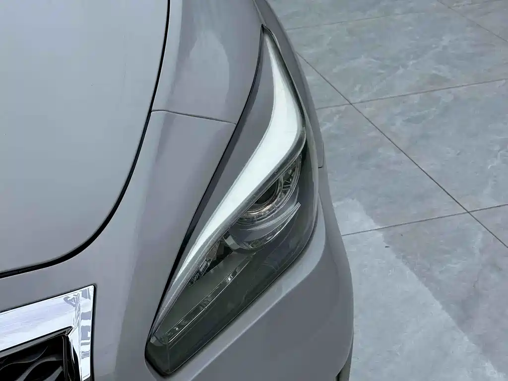 Infiniti Q70 2015