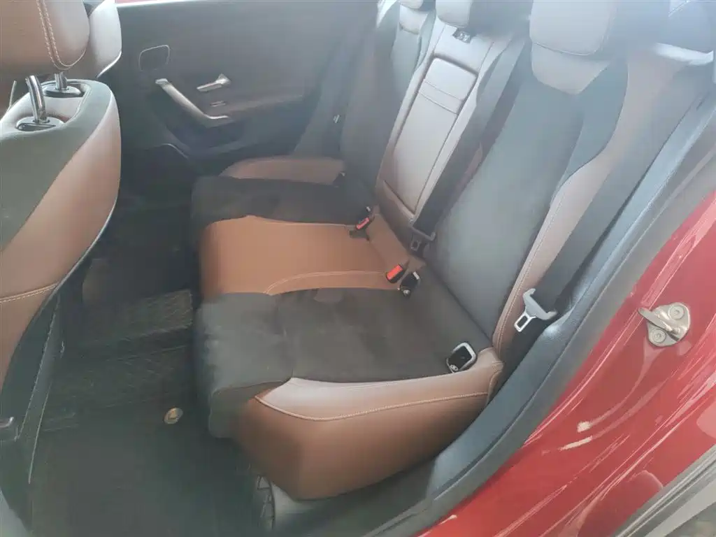 Mercedes-Benz A-Class 2019 — фото 17