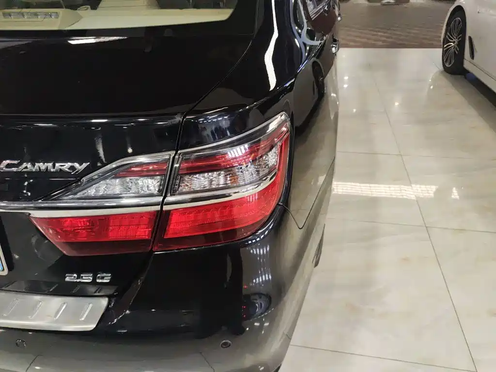 Toyota Camry 2016 — фото 24