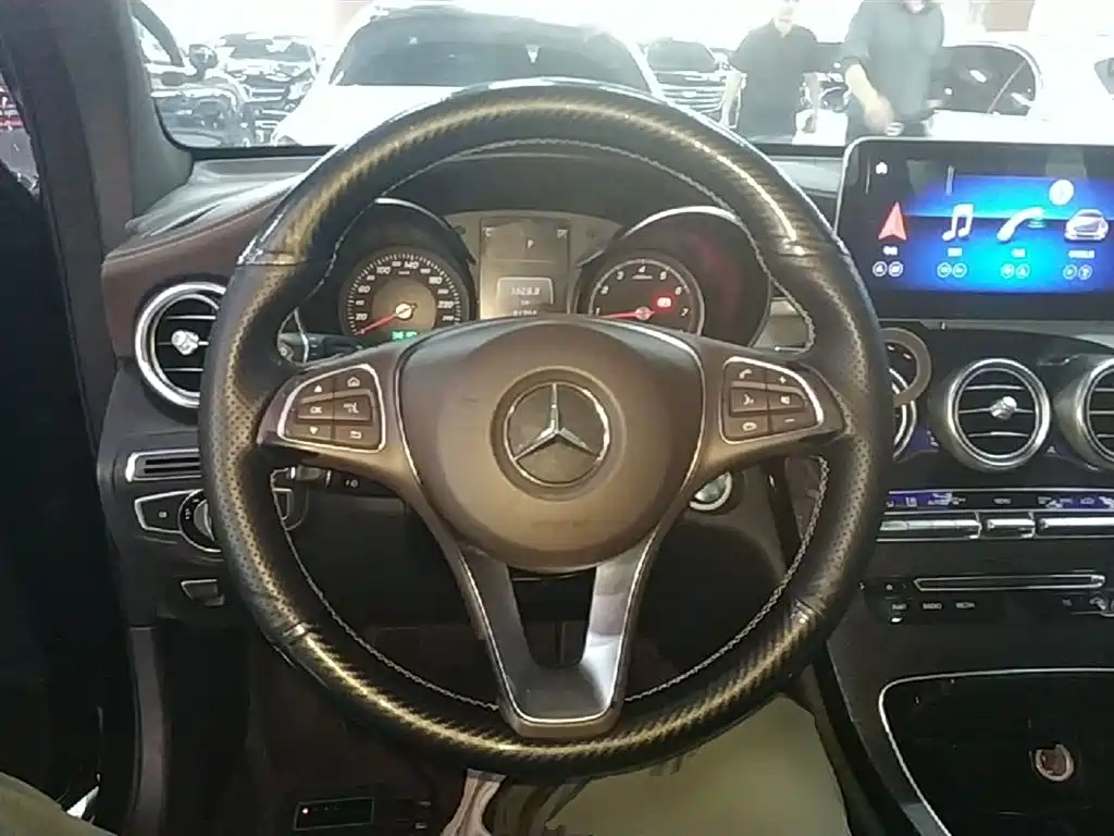Mercedes-Benz GLC 2016 — фото 11