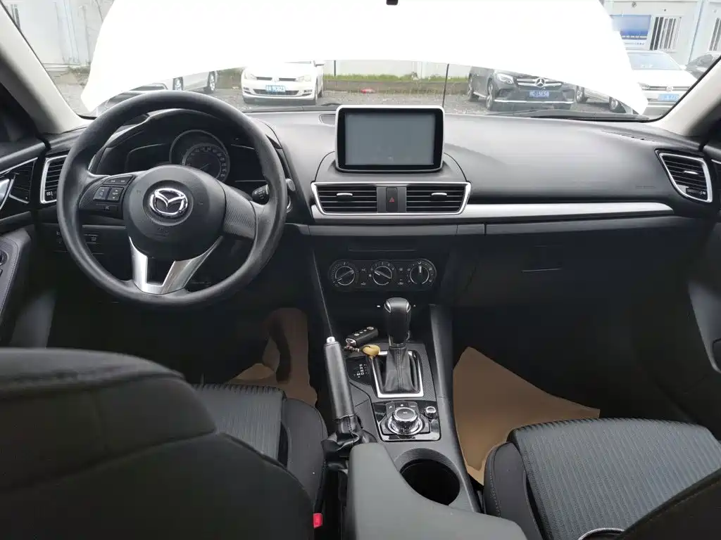 Mazda 3 Axela 2016 — фото 10