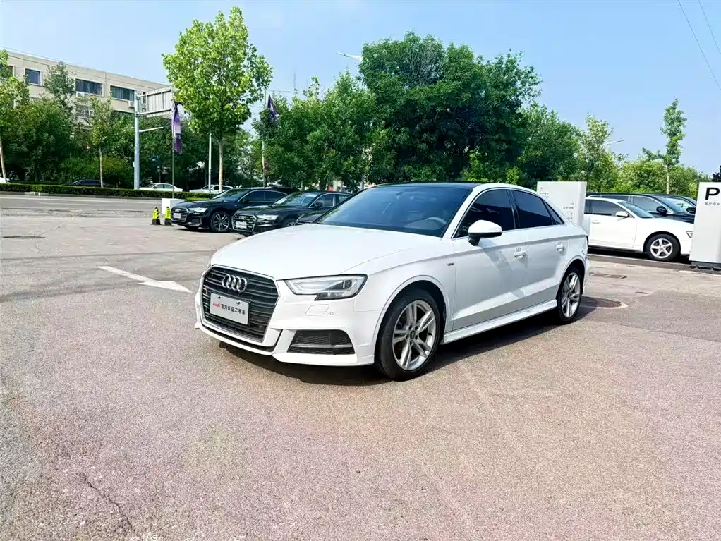 Audi A3 2019 — фото 1