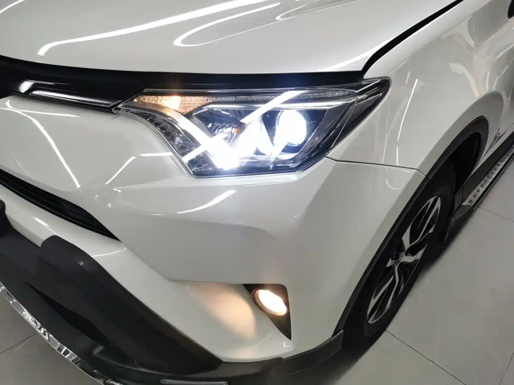 Toyota RAV4 2019 — фото 24