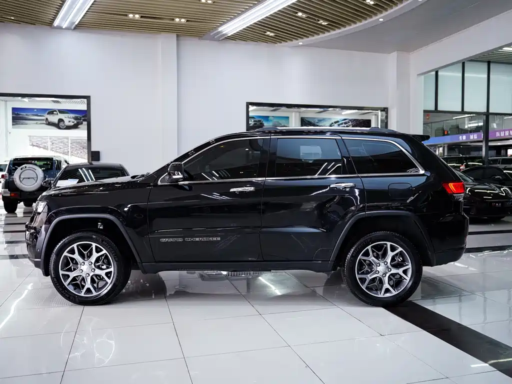 Jeep Grand Cherokee 2020 — фото 3