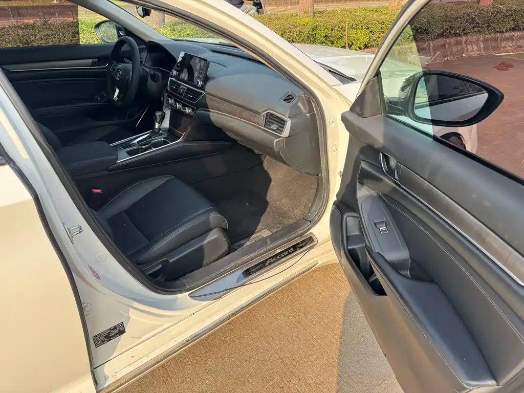 Honda Accord 2018 — фото 9