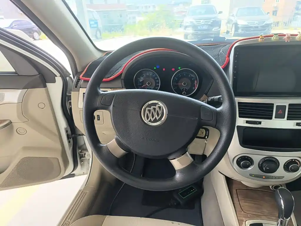Buick Excelle 2015 — фото 11