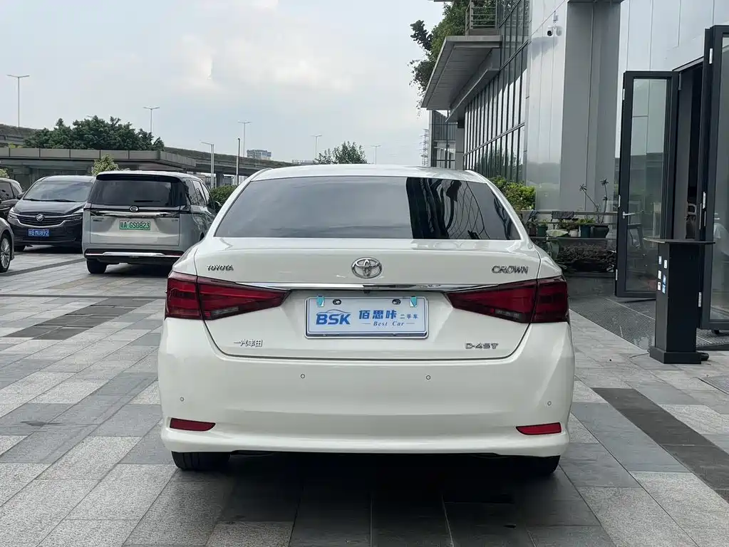 Toyota Crown 2016 — фото 14