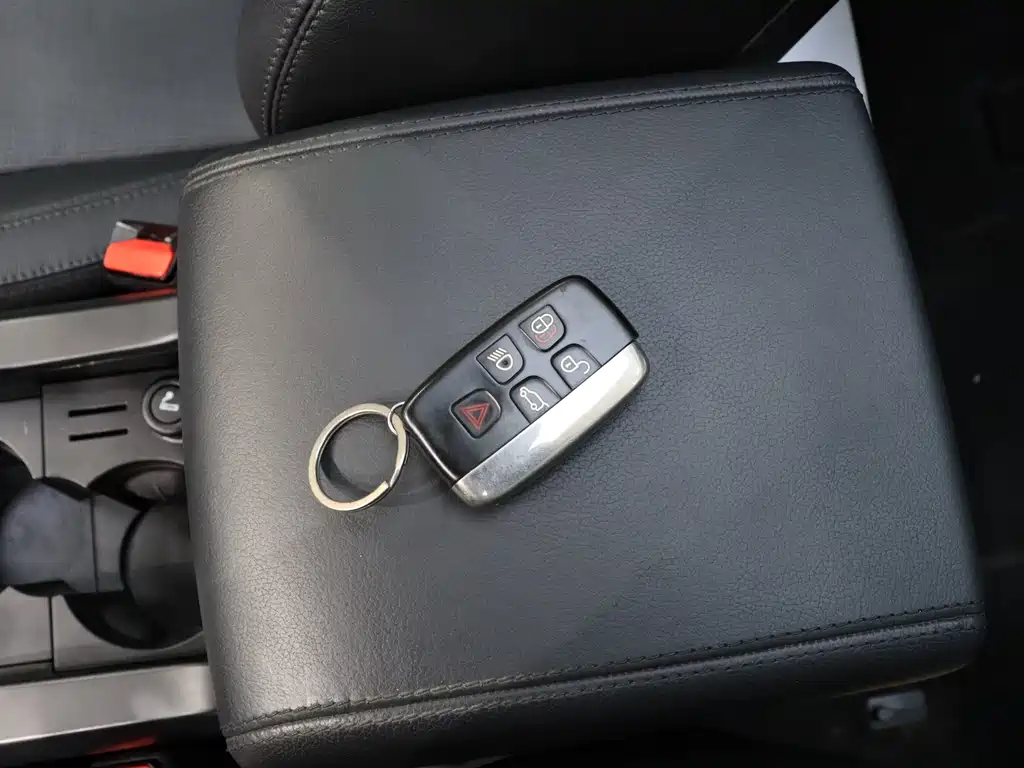 Land Rover Discovery Sport 2018 — фото 10