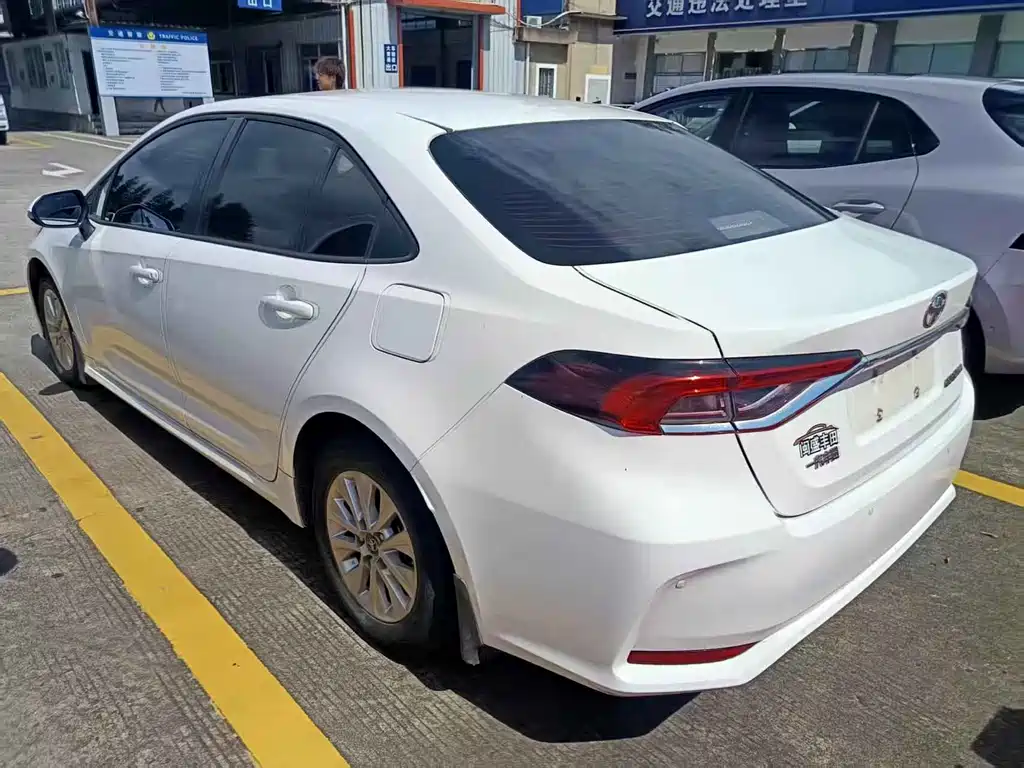 Toyota Corolla 2022 — фото 10
