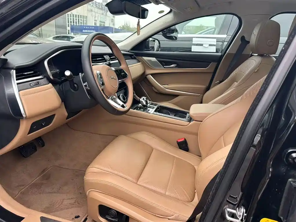 Jaguar XFL 2025 — фото 10