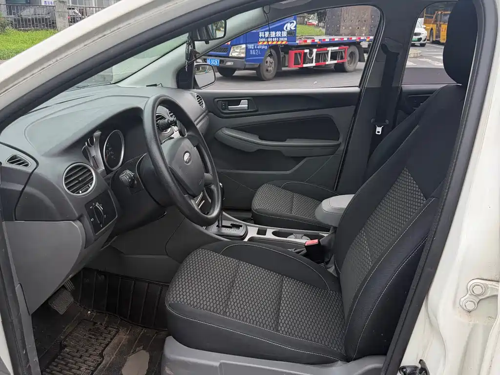 Ford Focus 2015 — фото 11