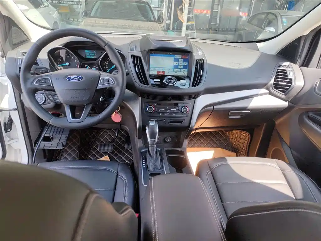 Ford Kuga 2017 — фото 10