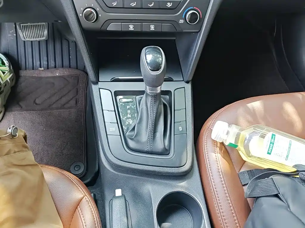 Hyundai Elantra 2018 — фото 14